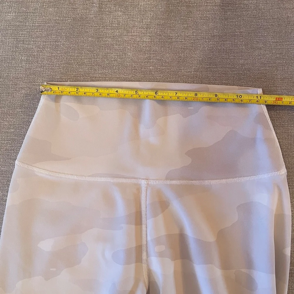 Alo Camo Leggings High Waist * White, Light Gray * Size S - Picture 6 of 13